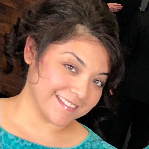 Meet your Posher, Laura - Picture 1 of 1